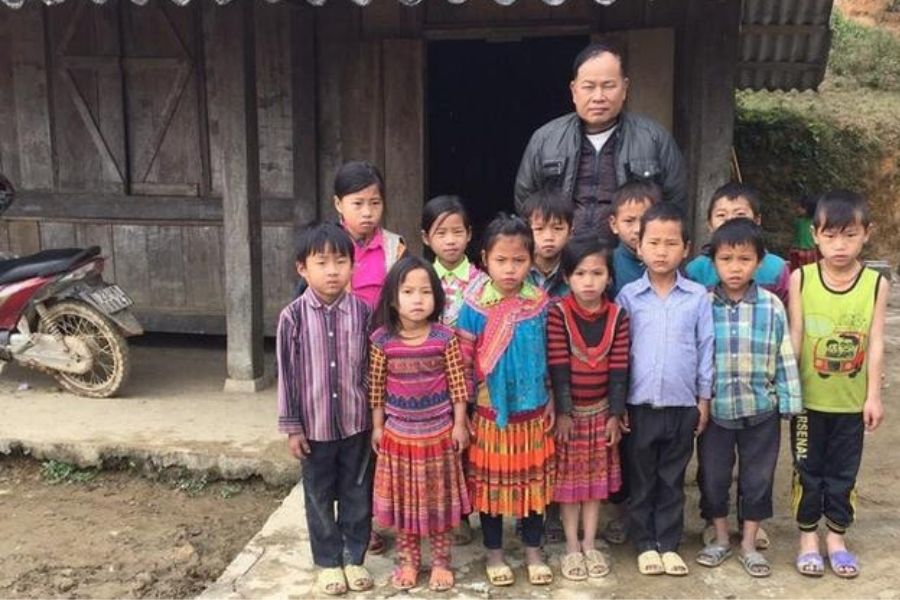 Nguyễn Hữu Duy tài trợ học phí cho 20 bé học sinh nghèo Cao Bằng
